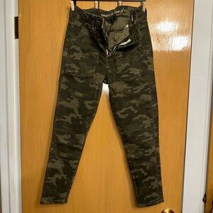 American Eagle Outfitters Olive Camo High-Rise Jegging Crop